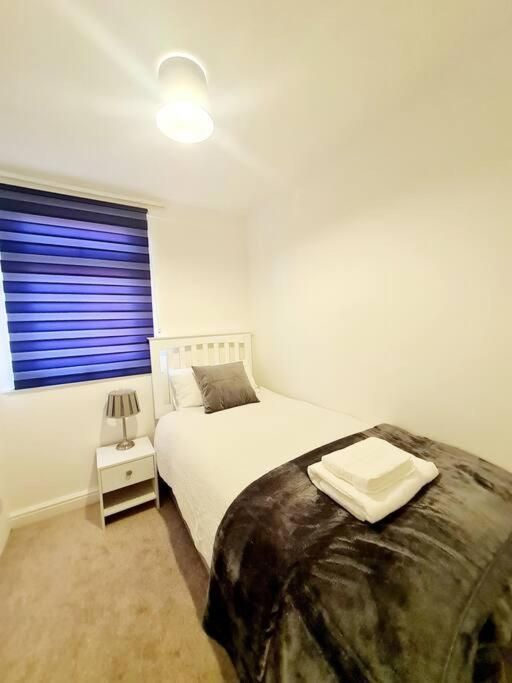 Cosy Luxurious 3 Bedroom House, Free Parking, Free Wifi, Private Garden, Free Netflix Havering Luaran gambar