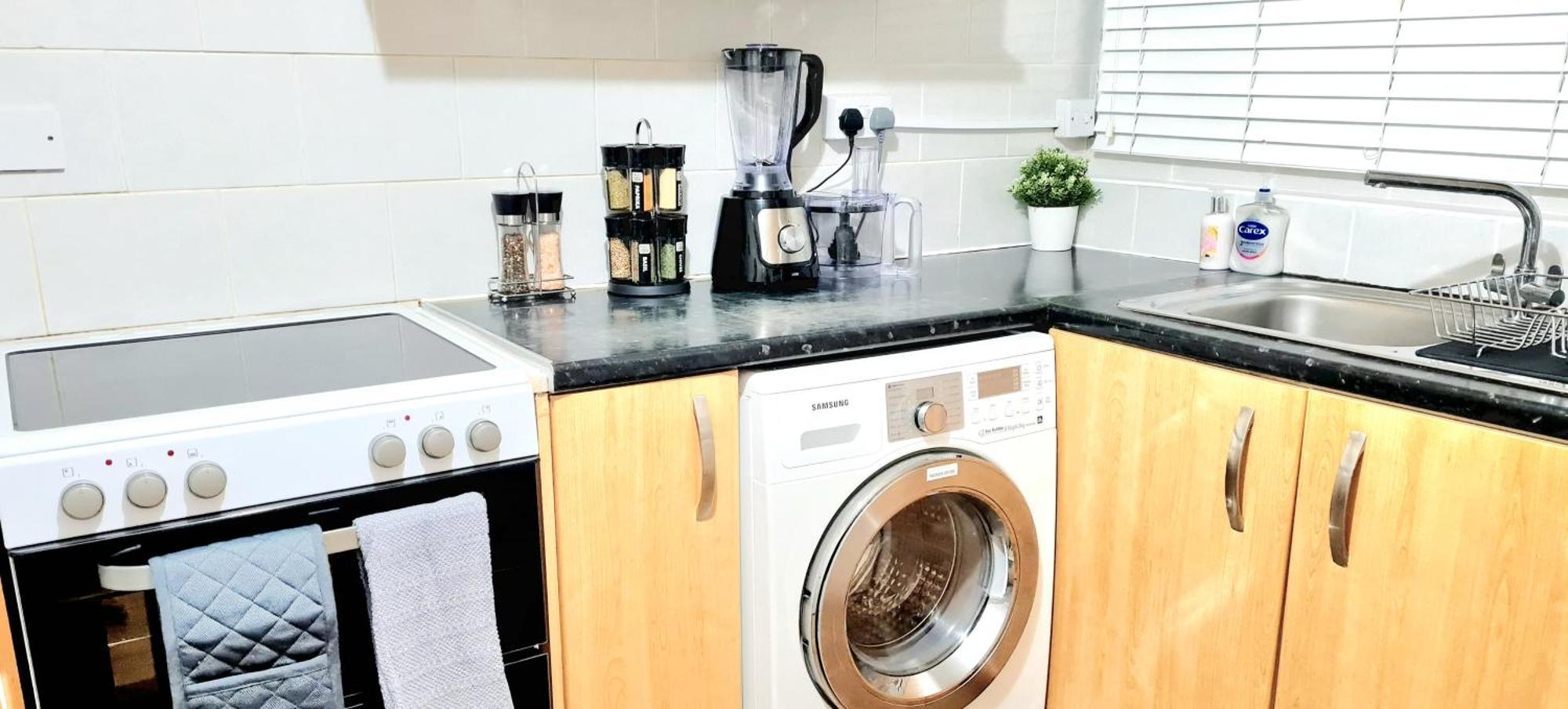 Cosy Luxurious 3 Bedroom House, Free Parking, Free Wifi, Private Garden, Free Netflix Havering Luaran gambar